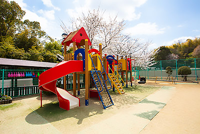 園庭の総合遊具
